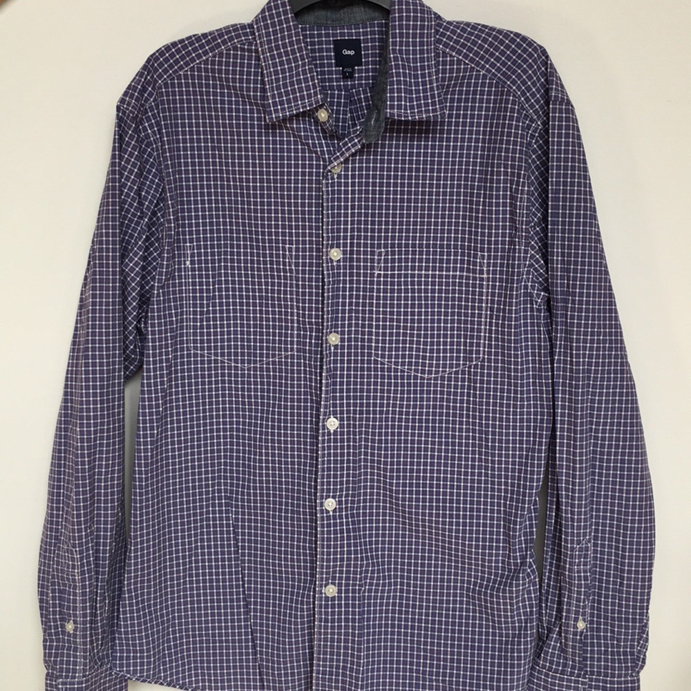 Men’s Gap button down shirt